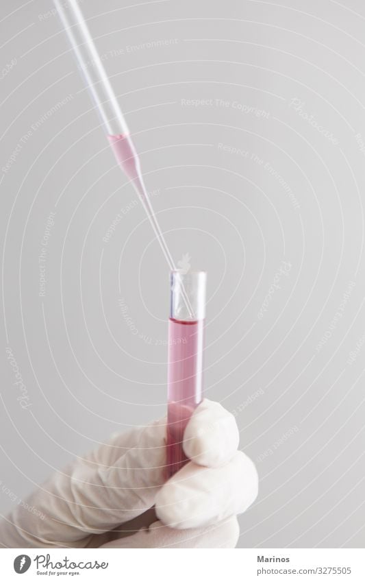 Reagenzglas im Biolabor Medikament Wissenschaften Labor Prüfung & Examen Industrie Werkzeug Technik & Technologie Tube Flüssigkeit Studie untersuchen Humpen