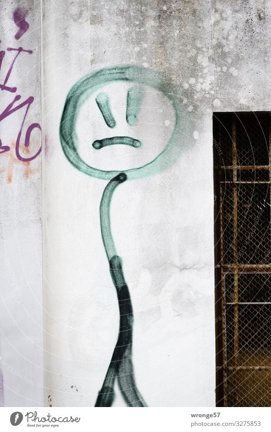 Enttäuscht? Mauer Wand Fassade Graffiti Stadt grau grün violett schwarz Enttäuschung Traurigkeit Strichmännchen Farbfoto Gedeckte Farben Außenaufnahme