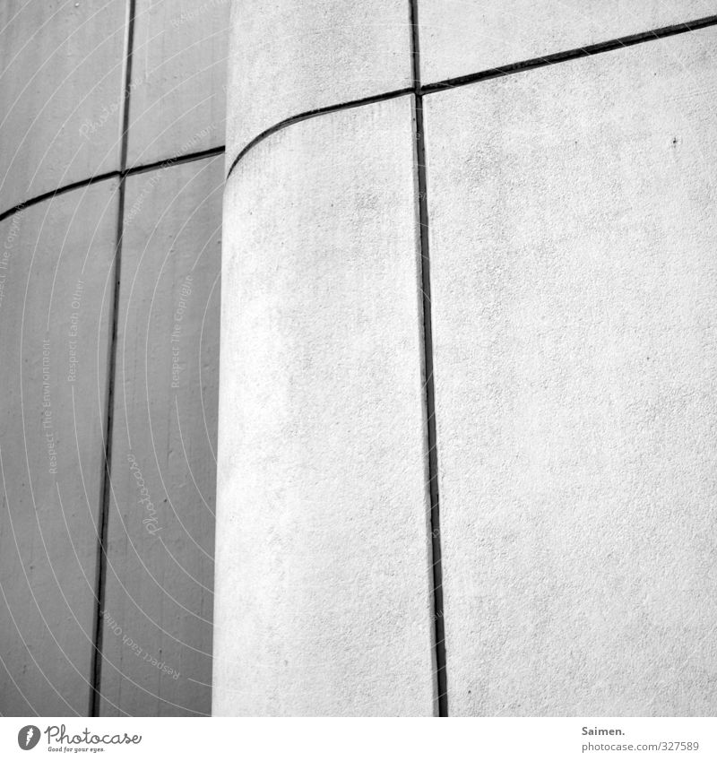 O...o Haus Mauer Wand Fassade dreckig Linie Strukturen & Formen Christliches Kreuz Ecke rund Schwarzweißfoto Außenaufnahme Detailaufnahme