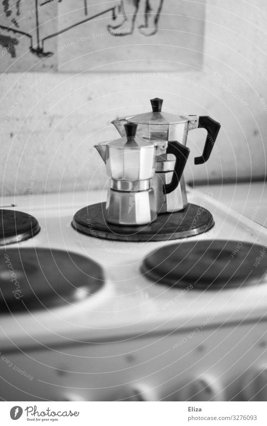Guten Morgen Häusliches Leben Küche Herd & Backofen Kaffeemaschine bialetti Espressokocher silber Kochplatte Schwarzweißfoto Innenaufnahme Menschenleer