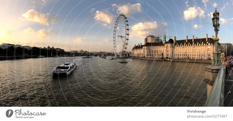 London Eye, Vereinigtes Königreich Architektur Wasser Himmel Wolken Flussufer Stadt Hauptstadt Brücke Sehenswürdigkeit Wahrzeichen Wasserfahrzeug Metall blau