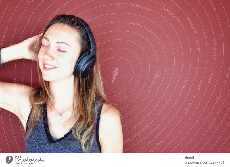 Listen! Lifestyle kaufen Headset MP3-Player Unterhaltungselektronik feminin Junge Frau Jugendliche Erwachsene 1 Mensch 18-30 Jahre Musik Radio Podcast Erholung