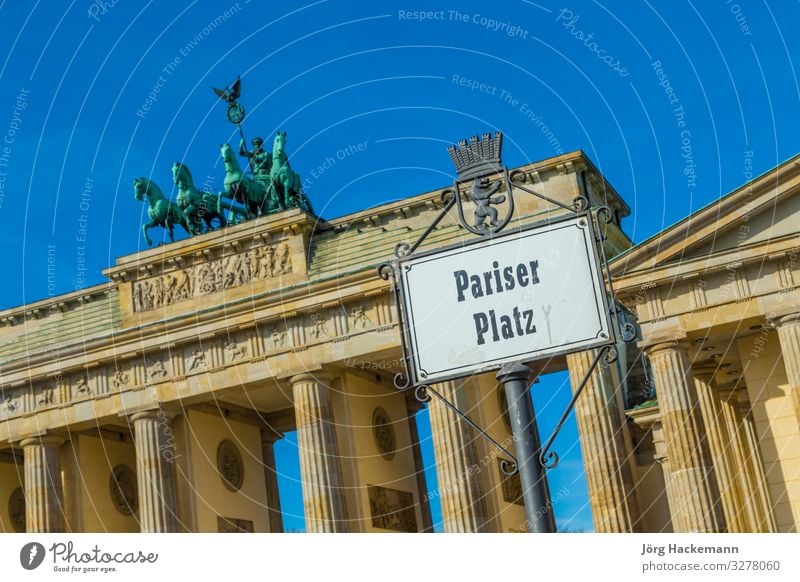 street sign Parisien Place at the Brandenburg gate Ferien & Urlaub & Reisen Platz historisch hoch Berlin Gate Tor architecture blue brandenburger building