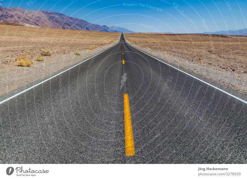 Death Valley Straße quer durch die Wüste Ferien & Urlaub & Reisen Ausflug Berge u. Gebirge Natur Landschaft Himmel Horizont Autobahn Linie lang Geschwindigkeit