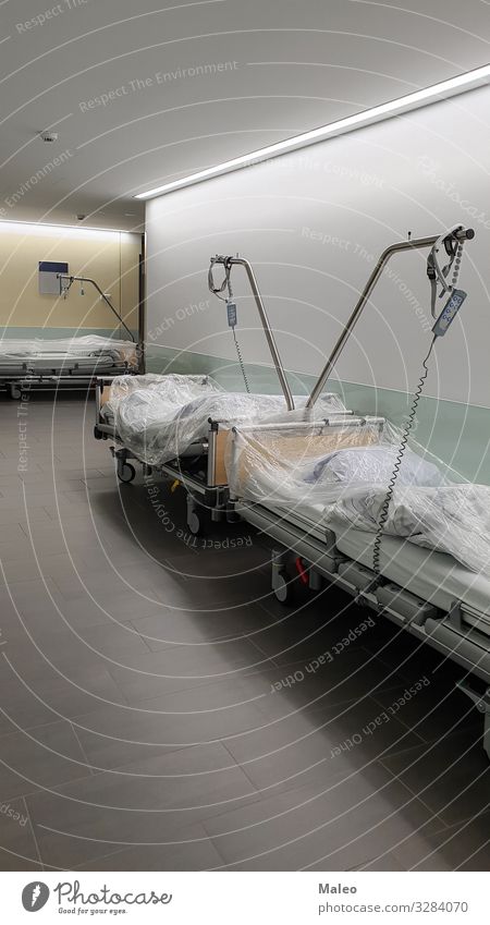 Betten für Patienten Arzt Krankenhaus Gesundheit Gesundheitswesen Flur Bettwäsche Chirurg Krankheit liegen Medikament Heilung instrument Chirurgie Mobilität