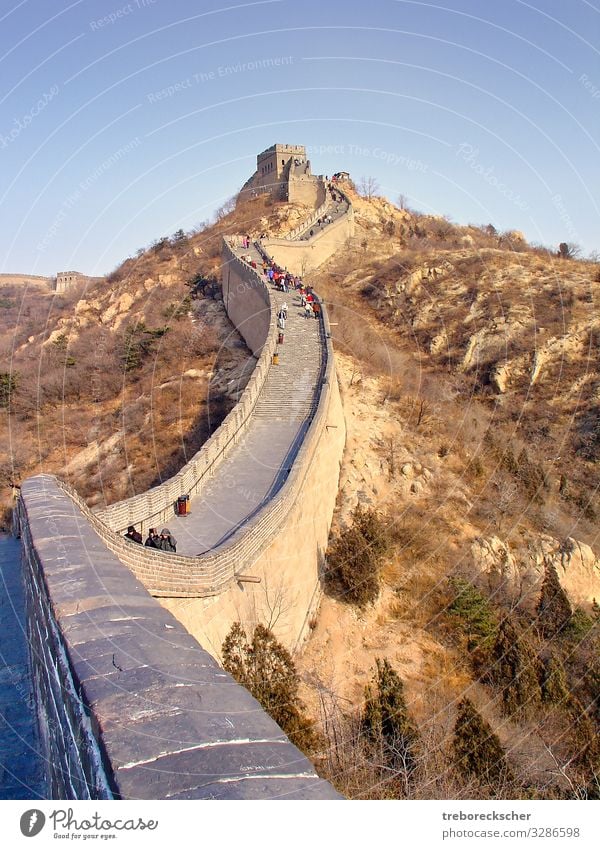 Die Chinesische Mauer, Blick auf einen Mauerabschnitt Ferien & Urlaub & Reisen Tourismus Berge u. Gebirge Kultur Natur Landschaft Erde Hügel Architektur
