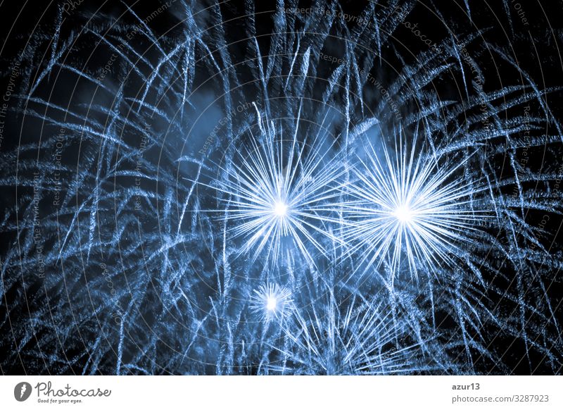Luxury fireworks event sky show with blue big bang stars Lifestyle Nachtleben Entertainment Party Veranstaltung Feste & Feiern Silvester u. Neujahr Jahrmarkt
