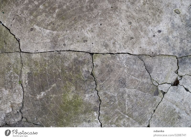 Gefüge von grauem gerissenem Zement Erde Stein Beton alt dreckig retro grün Hintergrund Schaden Antiquität Riss Wand blanko Stuck urban Konsistenz antik gefärbt