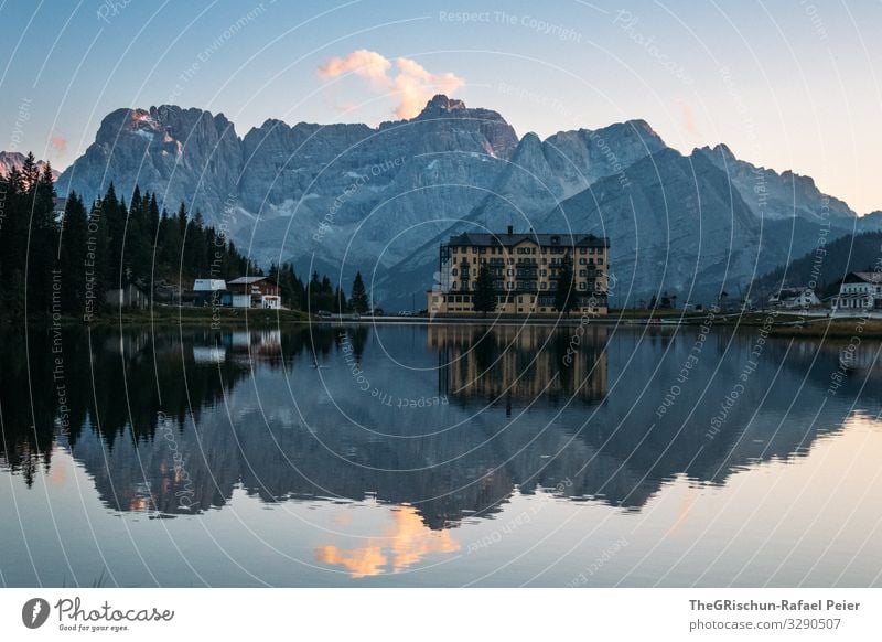 Lago di Misurina - Spiegelung im See spiegeln Gebirge Berge u. Gebirge ufer Abendstimmung Sonnenuntergang Südtirol blau Wolken Häuser