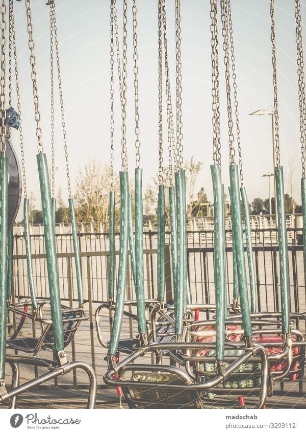 Kettenkarussell Kettenkarusell Jahrmarkt Freude Karussell Sitzgelegenheit Vergnügungspark Fahrgeschäfte Kindheit drehen Schwindelgefühl Attraktion