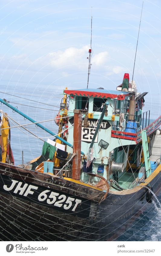 Fischerboot Angeln Küste Meer Malaysia Schifffahrt Wasserfahrzeug Arbeit & Erwerbstätigkeit fangen alt Pulau Tioman Kahn Farbfoto Außenaufnahme Tag