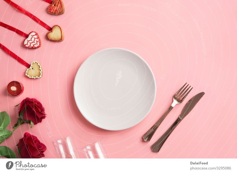 Romantisches Abendessen - Gedeckter Tisch für den Valentinstag Alkohol Teller Flasche Design Glück Winter Dekoration & Verzierung Restaurant Feste & Feiern