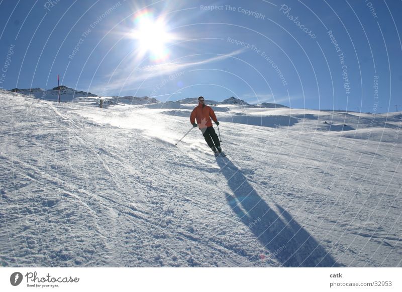 Skifahrer Schwung Gegenlicht Sport Berge u. Gebirge Schnee Schatten Laax Schweiz Berg Sonne