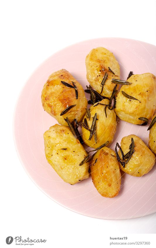 Hausgemachte Röstkartoffeln mit Rosmarin Lebensmittel Gemüse Kräuter & Gewürze Mittagessen Vegetarische Ernährung Diät Teller Gesunde Ernährung gelb gold weiß