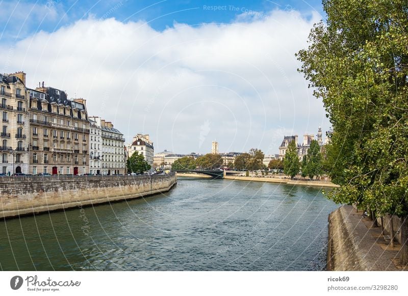 Blick über die Seine in Paris, Frankreich Erholung Ferien & Urlaub & Reisen Tourismus Städtereise Haus Wasser Wolken Herbst Baum Fluss Stadt Hauptstadt Brücke