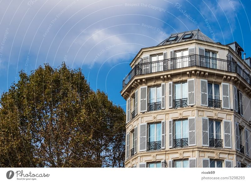 Blick auf ein Gebäude in Paris, Frankreich Erholung Ferien & Urlaub & Reisen Tourismus Städtereise Haus Wolken Herbst Baum Stadt Hauptstadt Architektur