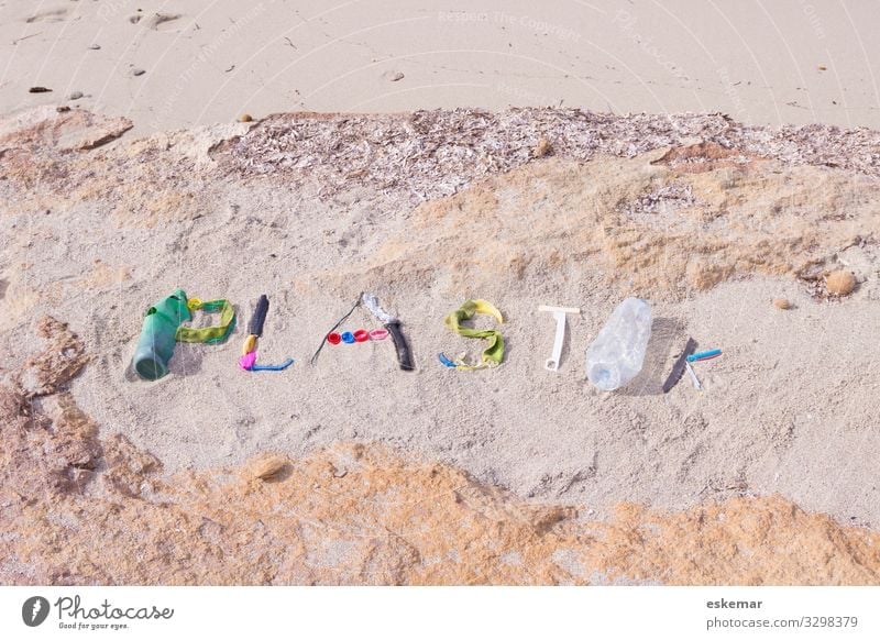 Plastikmüll Meer Ozean Müll Wasser Strand Abfall Dreck Umwelt Verschmutzung Wort Schrift Schriftzug niemand Kunststoff Umweltverschmutzung Recycling Problematik
