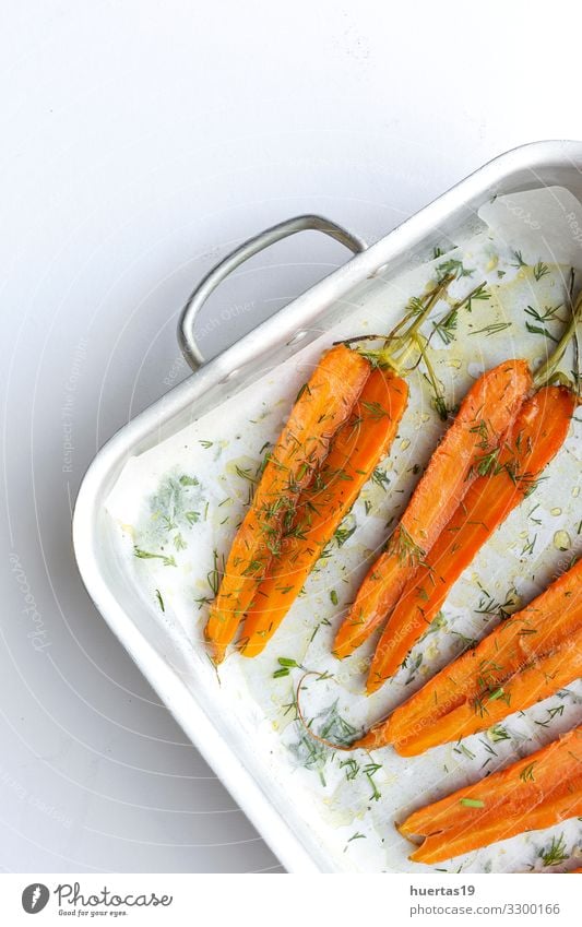 Leckere geröstete Karotten von oben Lebensmittel Gemüse Kräuter & Gewürze Ernährung Mittagessen Abendessen Vegetarische Ernährung Diät Slowfood Lifestyle