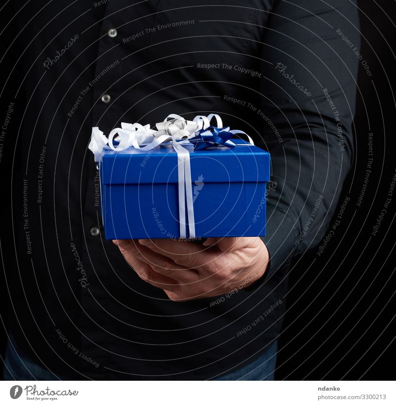 blaue quadratische Schachtel mit weißer Schleife Dekoration & Verzierung Feste & Feiern Valentinstag Muttertag Weihnachten & Advent Silvester u. Neujahr