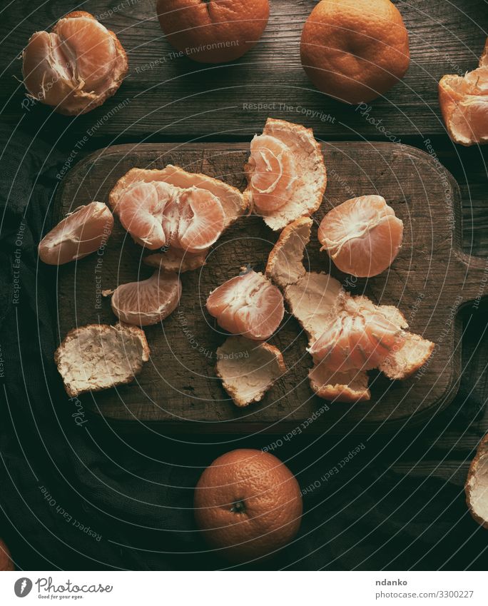 reife runde Mandarinen Frucht Ernährung Vegetarische Ernährung Saft Tisch Natur Holz frisch lecker natürlich saftig braun kreisen Zitrusfrüchte geschnitten
