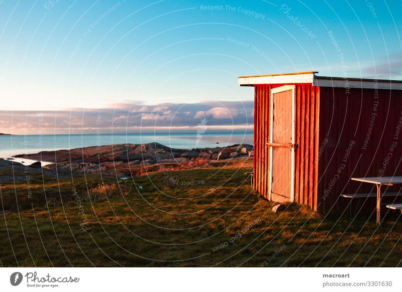 schwedische Küste Schwedisch Schweden Skandinavien Abenddämmerung Abendsonne Meer Wasser Stein Hütte Holzhütte Himmel Haus Landschaft Natur Bauwerk blau Strand