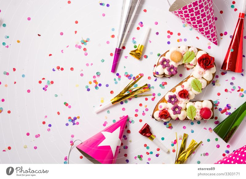 Torte Nummer zwei mit Blumen, Makronen und Konfetti dekoriert Ziffern & Zahlen zählen Backwaren Kuchen Geburtstag erste Bäckerei Dekoration & Verzierung Zucker