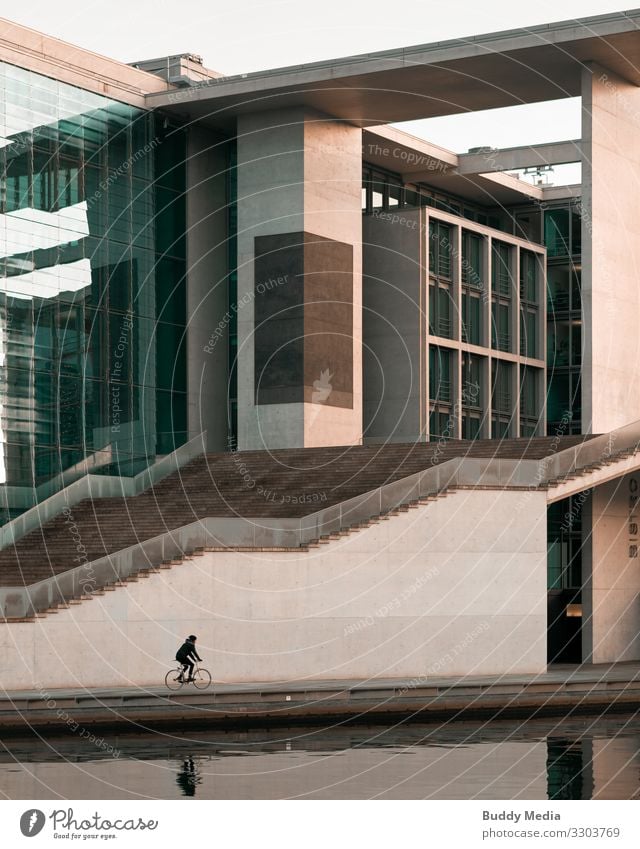 Marie Elisabeth Lüders Haus - Regierungsviertel, Berlin Fahrradfahren Himmel Wolkenloser Himmel Schönes Wetter Berlin-Mitte Deutschland Hauptstadt Stadtzentrum