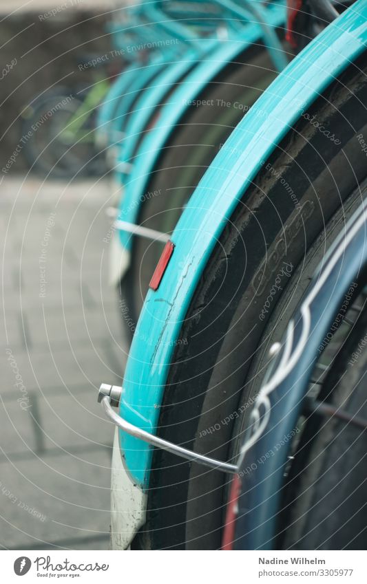 Turquoise bicycle sportlich Freizeit & Hobby Fahrrad Sport Fahrradfahren München Deutschland Europa Stadt Stadtzentrum Fahrzeug stehen warten blau grün rot