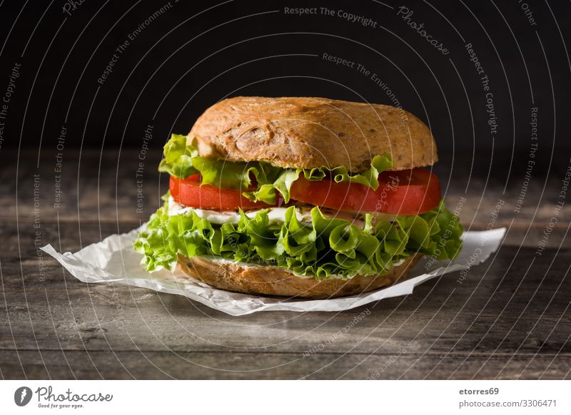 Gemüse-Bagel-Sandwich Belegtes Brot Lebensmittel Gesunde Ernährung Foodfotografie Mahlzeit Tomate Mozzarella Salat Kopfsalat Käse Snack Vegetarische Ernährung