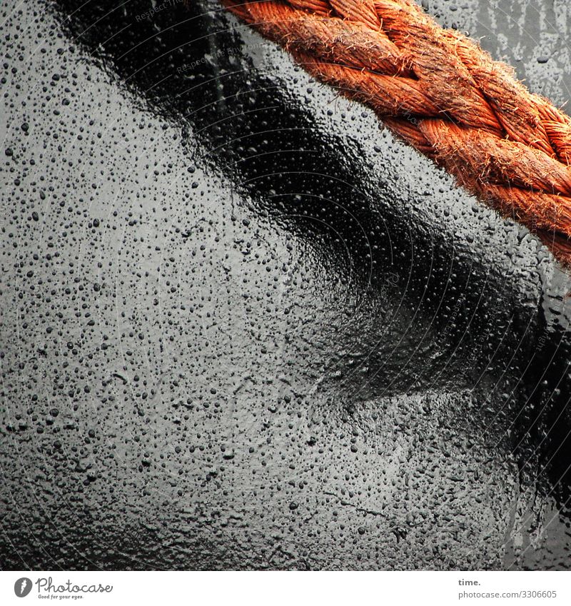 Seilschaften #16 Regen Schifffahrt Passagierschiff Wasserfahrzeug Hafen Bordwand Metall Kunststoff Linie dunkel maritim nass trashig grau orange schwarz