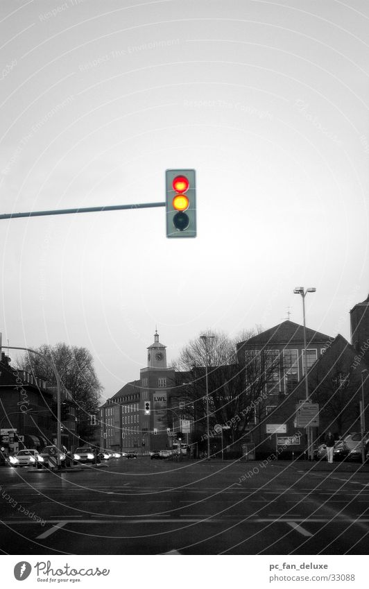 Ampel alleine rot gelb rotgelb Verkehr Münster Straße Einsamkeit fahren PKW