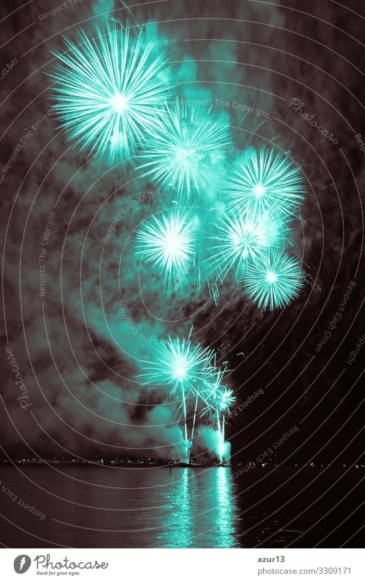 Luxury fireworks event sky water sea show with turquoise stars Nachtleben Entertainment Party Veranstaltung Feste & Feiern Silvester u. Neujahr Jahrmarkt Show