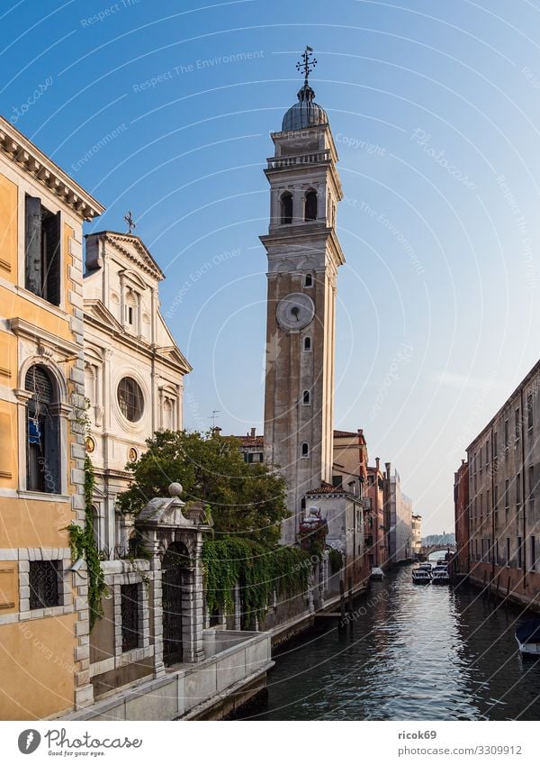 Historische Gebäude in der Altstadt von Venedig in Italien Erholung Ferien & Urlaub & Reisen Tourismus Haus Wasser Wolken Stadt Turm Architektur Fassade