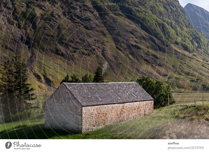 GLENCOE 3 Natur Landschaft Haus einfach Einsamkeit rueckzugsort Schottland Highlands Glencoe haus ohne fenster fensterlos Häusliches Leben Berge u. Gebirge