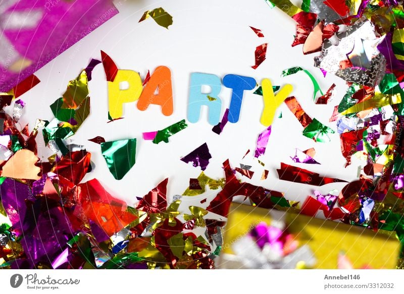 Buntes Konfetti und Geschenke mit dem Wort Party, Design Freude Glück Dekoration & Verzierung Entertainment Feste & Feiern Geburtstag Hut Papier Schnur glänzend