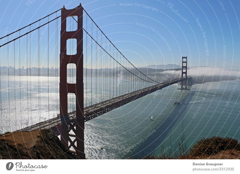 Golden Gate Bridge in San Francisco USA Ferien & Urlaub & Reisen Sommer Sonne Strand Meer Hauptstadt Stadtzentrum Skyline Sehenswürdigkeit Wahrzeichen Brücke
