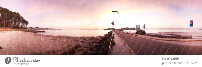Panoramablick auf einen galicischen Strand Vigo Vao Toralla panoramisch Landschaft Dekoration & Verzierung Sommer Sonnenlicht Dunes Flora Insel Brücke Galicia