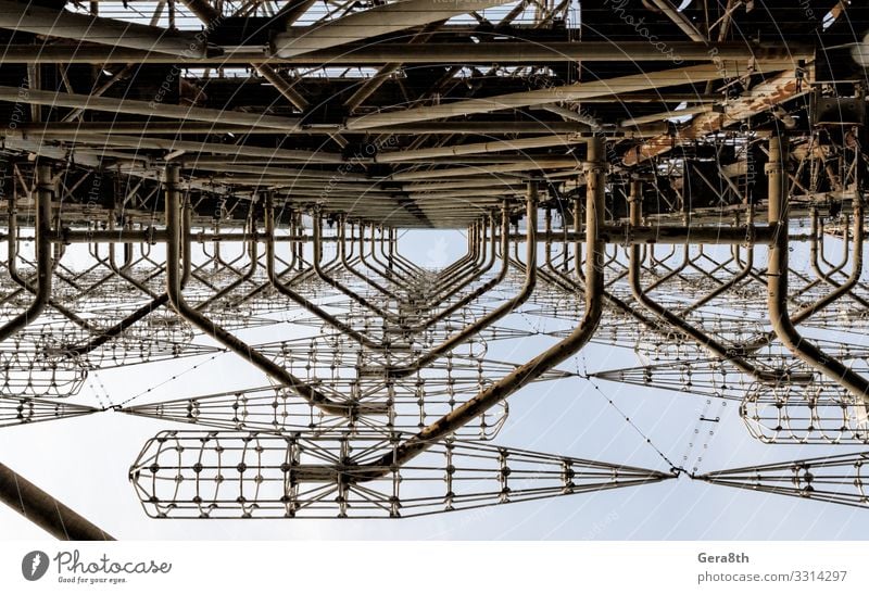 alte geheime Antenne für den sowjetischen Bau in Tschernobyl Design Ferien & Urlaub & Reisen Tourismus Ausflug Himmel Wolken Herbst Metall Linie bedrohlich groß