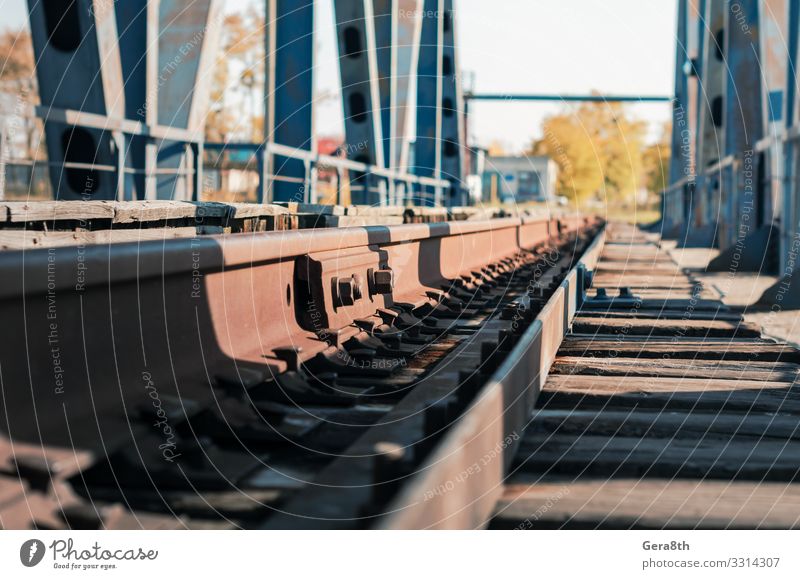alte Eisenbahn auf der Brücke in Tschernobyl Ukraine Ferien & Urlaub & Reisen Tourismus Ausflug Pflanze Himmel Herbst Baum Gebäude Straße Holz Metall bedrohlich