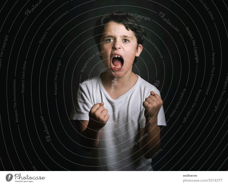 wütender Junge Mensch maskulin Kind Familie & Verwandtschaft Kindheit 1 8-13 Jahre Fitness schreien Traurigkeit Aggression verrückt Wut Sorge Schmerz Einsamkeit