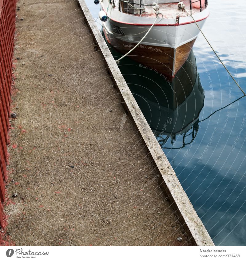 Halbe Sachen | Angeleint Ferien & Urlaub & Reisen Sightseeing Sommer Meer Wasser Schifffahrt Jacht Motorboot Wasserfahrzeug Seil Beton warten Fernweh Beginn