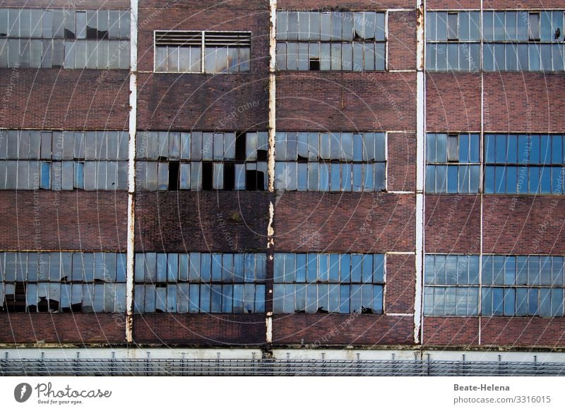 Leerstand 1 Fabrik Gebüude Verfall Menschenleer Industrieanlage Ruine Vergänglichkeit verfallen Abrissgebäude