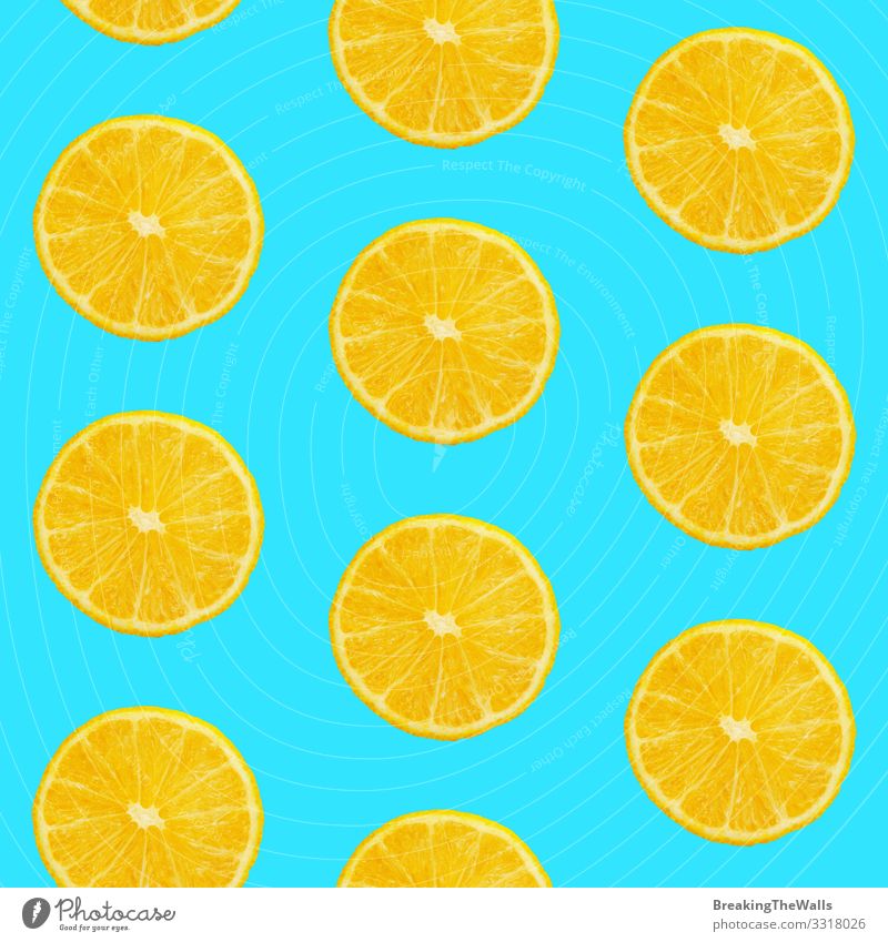 Nahtloses Muster von Orangen auf blauem Hintergrund Lebensmittel Frucht Essen Vegetarische Ernährung Design Gesunde Ernährung frisch saftig gelb Farbe Mandarine