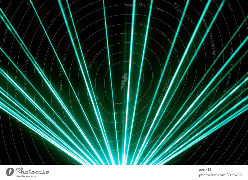 Türkisfarbene Lasershow-Nachtlebensclubbühne mit funkelnden Strahlen zeigen Club Silvester Reichtum Party Veranstaltung Nachtclub Konzert Entertainment