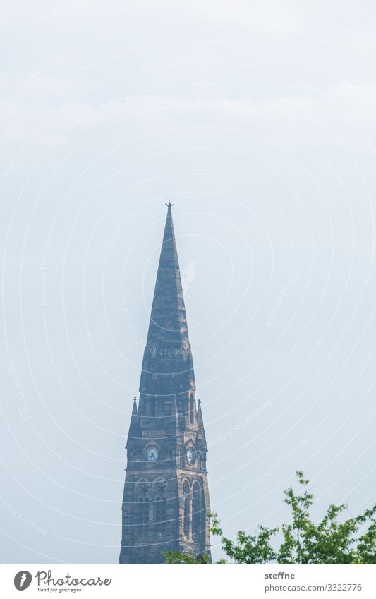 Roystonhill Spire Kirche Religion & Glaube Morgendämmerung Glasgow hoch Kirchturm Frieden Gebet Gotik Farbfoto Gedeckte Farben Außenaufnahme Menschenleer