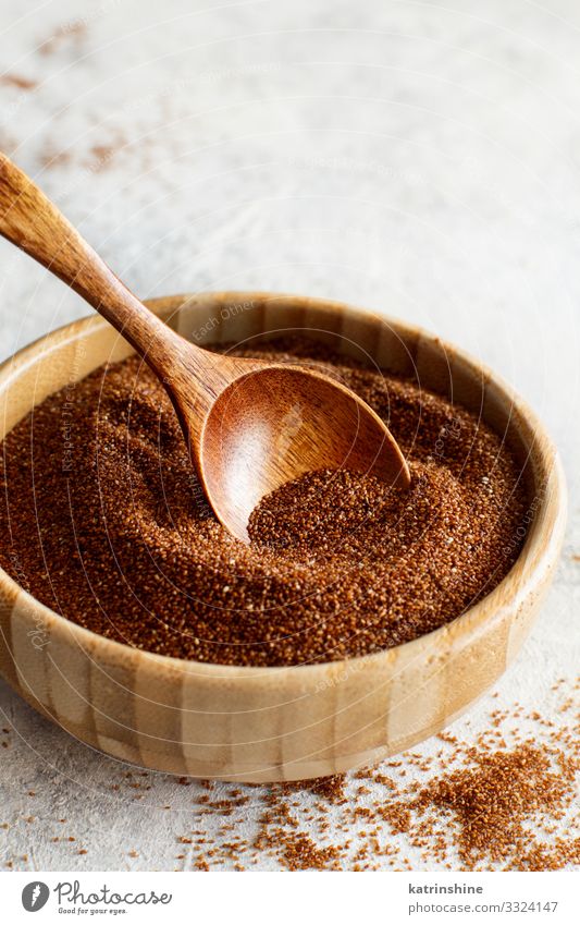 Rohes Teff-Korn Vegetarische Ernährung Diät Schalen & Schüsseln Löffel Tisch Holz natürlich braun weiß teff Müsli roh antik Superfood trocknen Lebensmittel