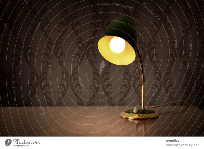 Vintage Lampe Stil Design Häusliches Leben Wohnung Innenarchitektur Dekoration & Verzierung Möbel Schreibtisch Tisch Raum Energiekrise Sammlerstück Ornament