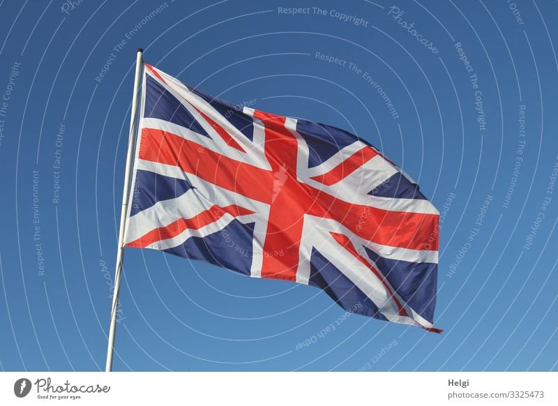 Nationalflagge Großbritannien vor blauem Himmel Ferien & Urlaub & Reisen Tourismus Wolkenloser Himmel Schönes Wetter Holz Zeichen Kreuz Linie Fahne festhalten