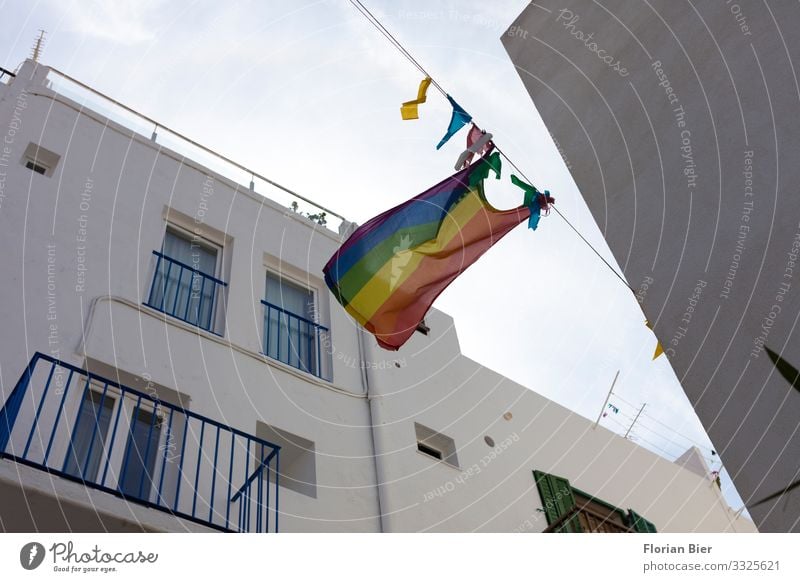 Freiheit Ibiza Stadt Spanien Balearen Altstadt Haus Fassade Balkon berühren Feste & Feiern Kommunizieren Liebe Umarmen Gesundheit Zusammensein Glück