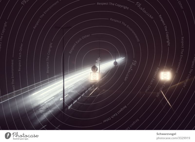 ⬛ Autobahn Nacht Nebel Langzeitbelichtung Verkehr Geschwindigkeit dunkel